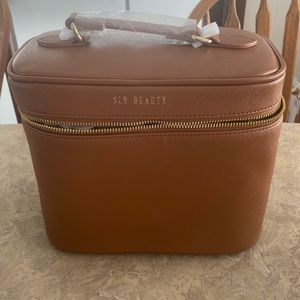 NWT BEAUTY BAG